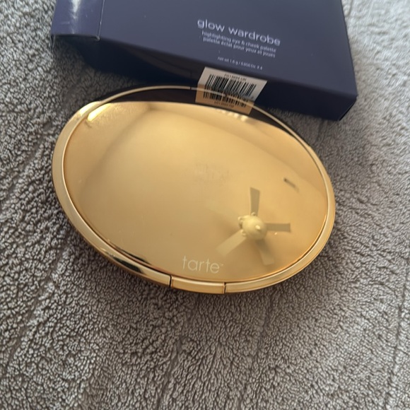 TARTE GLOW WARDROBE - Picture 3 of 4